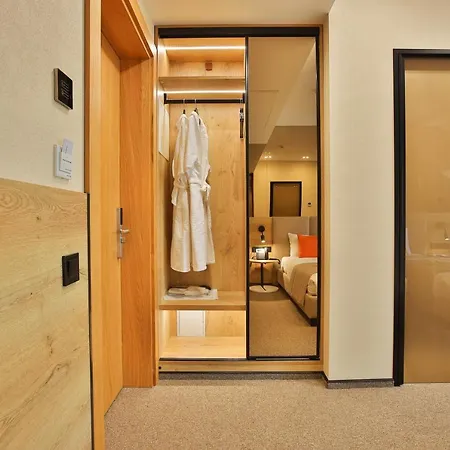 Отель Underhill Resort&spa
