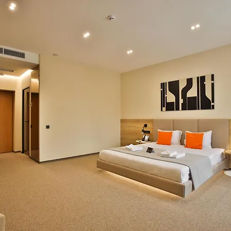 Отель Underhill Resort&spa *
